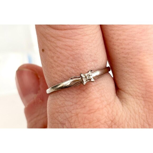 Dainty Minimalist Solitaire 925 Sterling Silver Vintage Ring - sz 9 - Picture 1 of 14